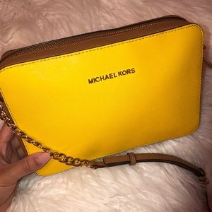 💛👜MICHAEL KORS YELLOW CROSSBODY👜💛